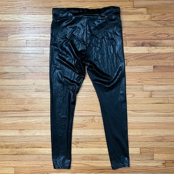 HUE Black Body Gloss Leggings - Picture 11 of 12